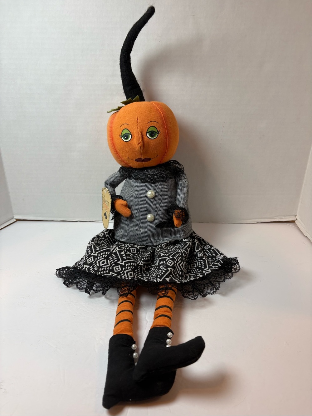 Sweet Street VTG-style 20” Halloween Pumpkin Lady Shelf Sitter NWT